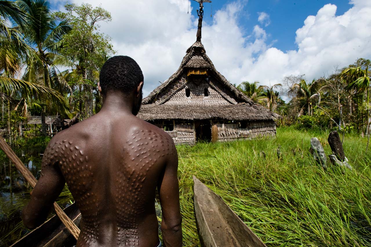 Agonising rites of the crocmen: The skin cutting ritual of Kaningara tribe, New Guinea — Steemit