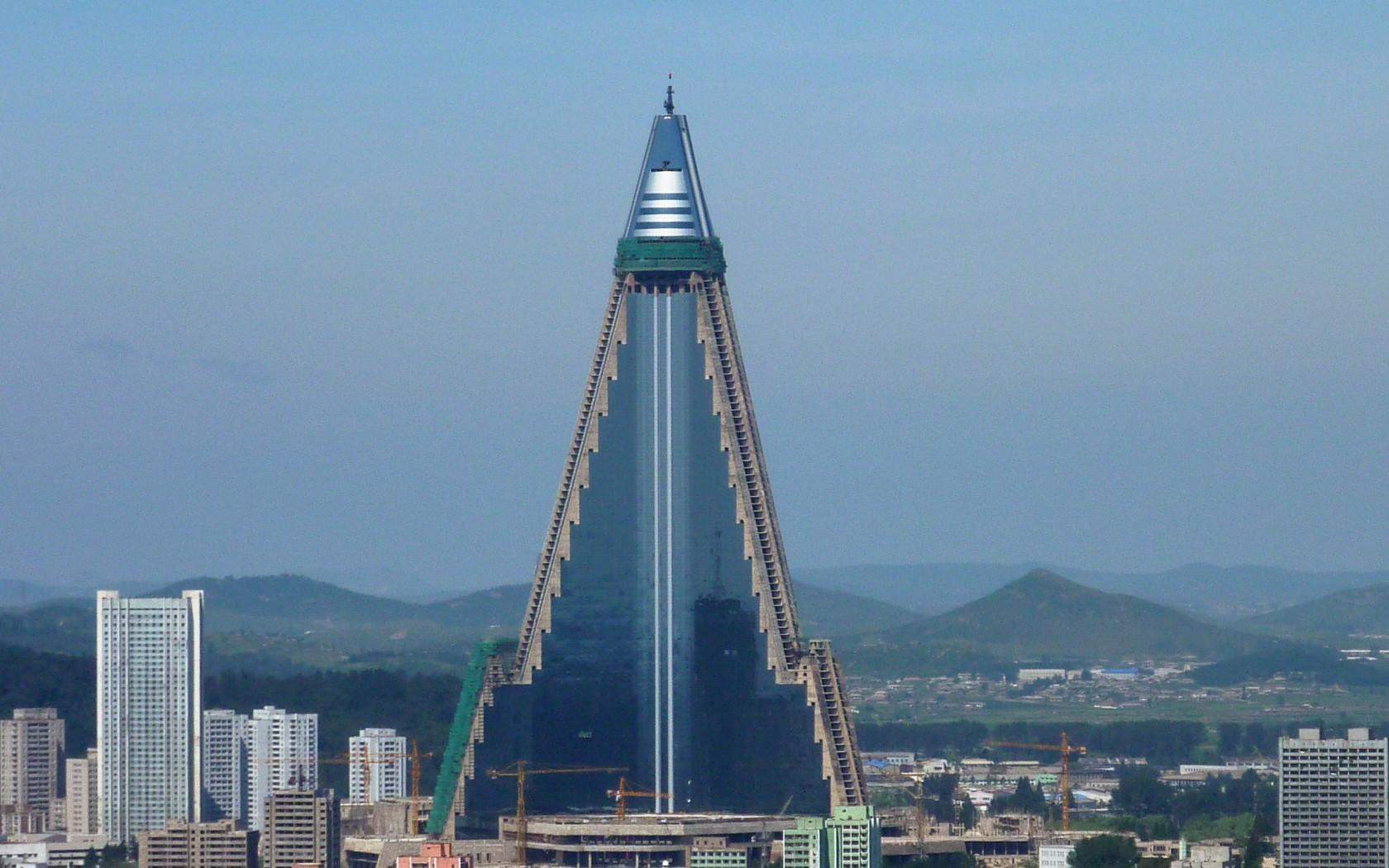 The Ryugyong hotel, the enormous ghost of a hotel Â» Tripfreakz.com