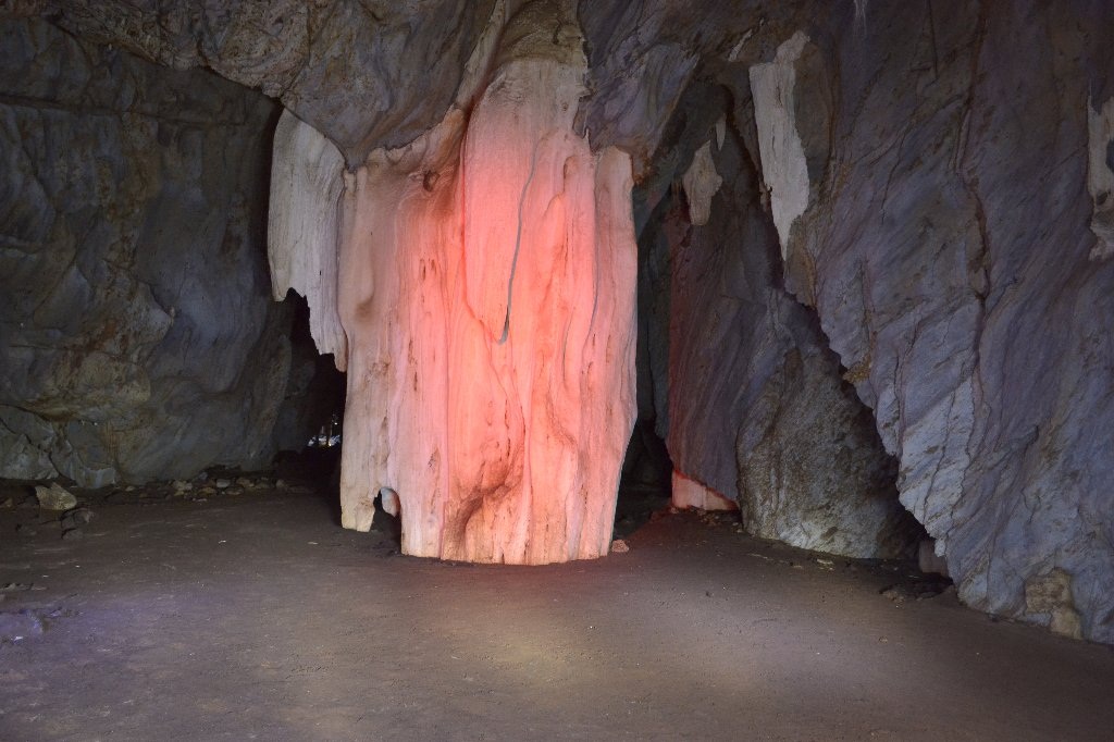 Gcwihaba caves